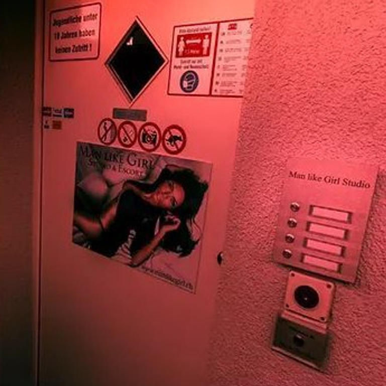 MAN LIKE GIRL — 8406 Winterthur