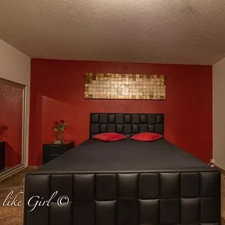 MAN LIKE GIRL — 8406 Winterthur