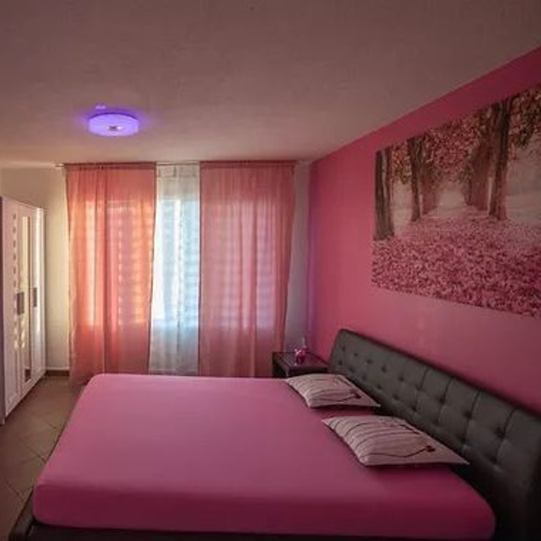 MAN LIKE GIRL — 8406 Winterthur