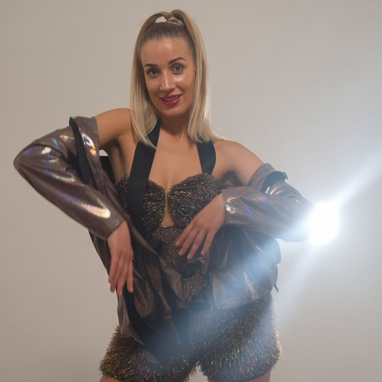 Denisa - blonde Naturgewalt