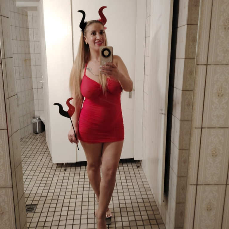 Denisa - blonde Naturgewalt