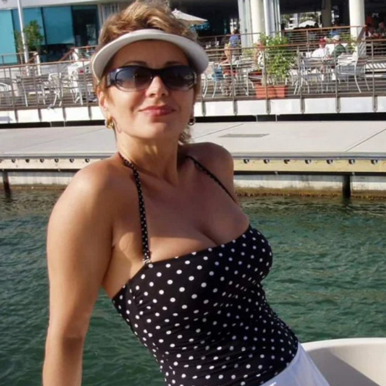 Lori - Versaute MILF Lady