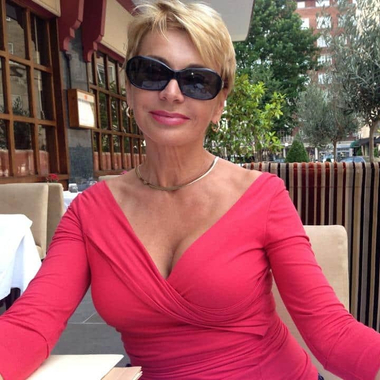 Lori - Versaute MILF Lady