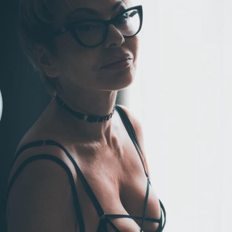 Lori - Versaute MILF Lady