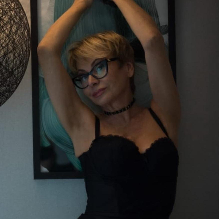 Lori - Versaute MILF Lady