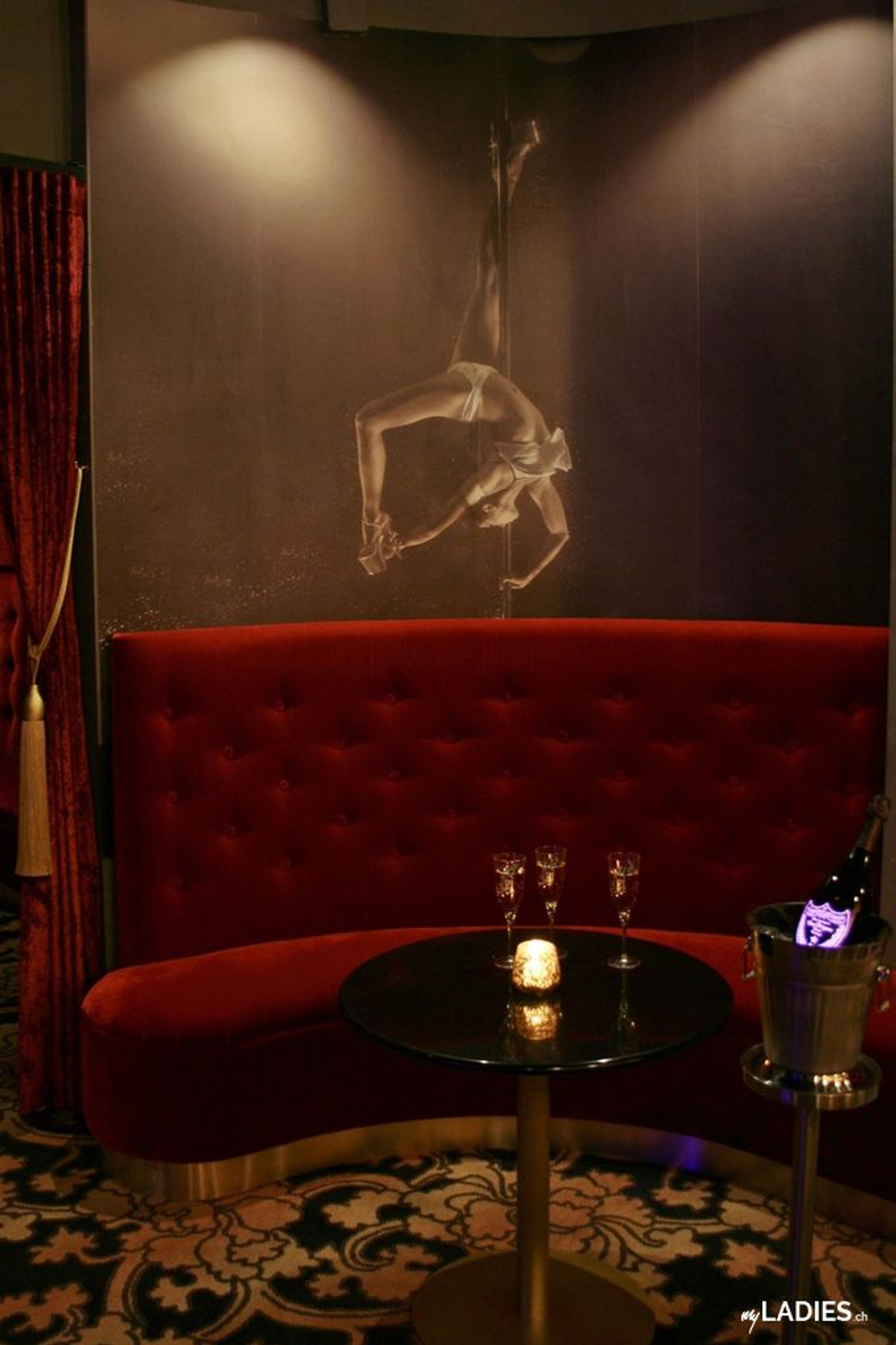 RED LIPS - Strip Club | Cabaret | Night Club / Bild 1