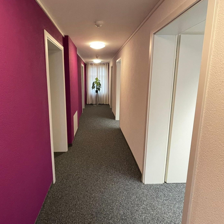 Wir suchen gut gelaunte Girls