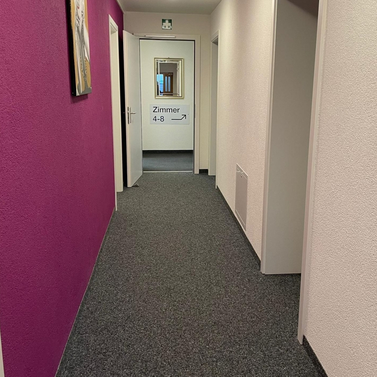 Wir suchen gut gelaunte Girls