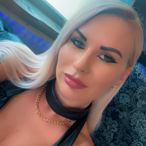 Karina - blonder Traum