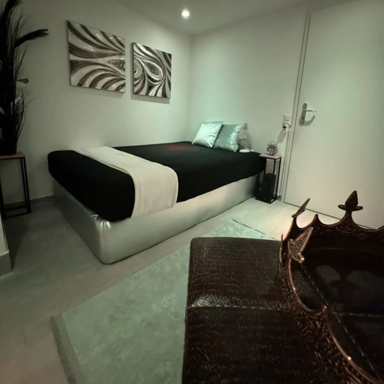 House of Gentlemen — 8102 Oberengstringen