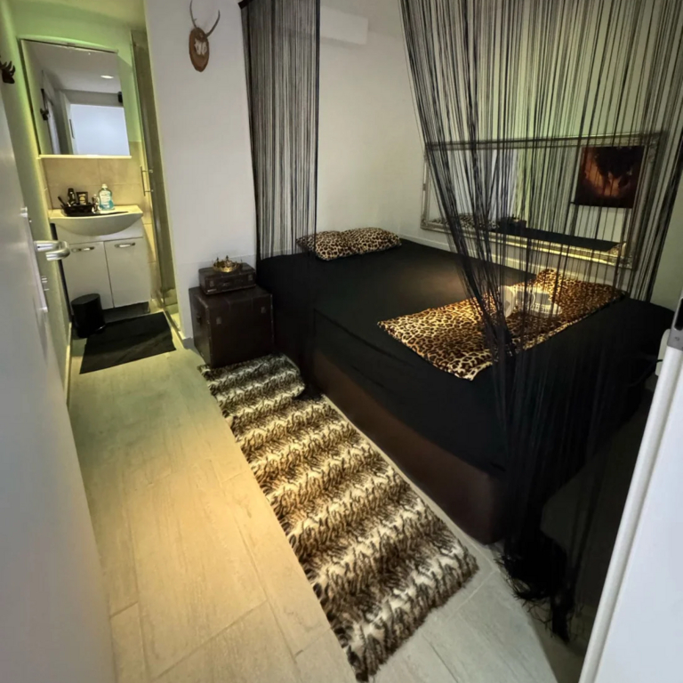 House of Gentlemen — 8102 Oberengstringen