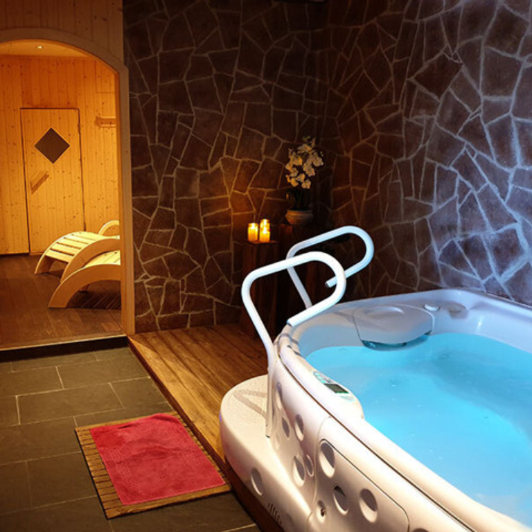 Club LaVie — 8535 Herdern