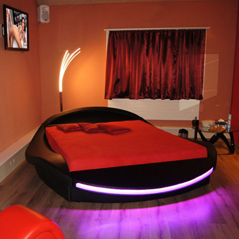 Club LaVie — 8535 Herdern