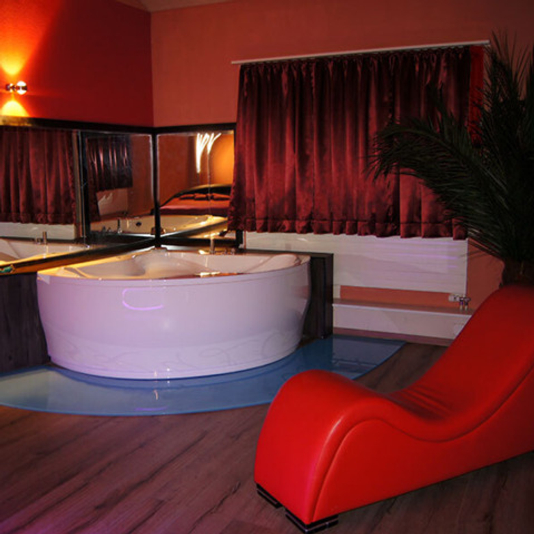 Club LaVie — 8535 Herdern