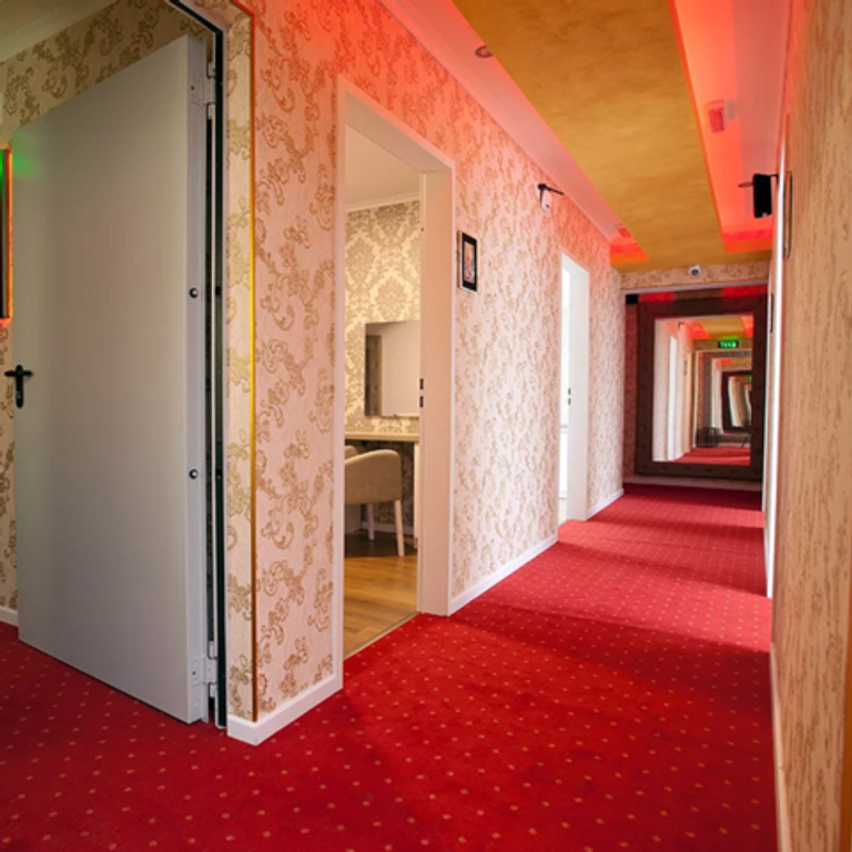 Zimmer für Erotik und Escort Girls zu vermieten.