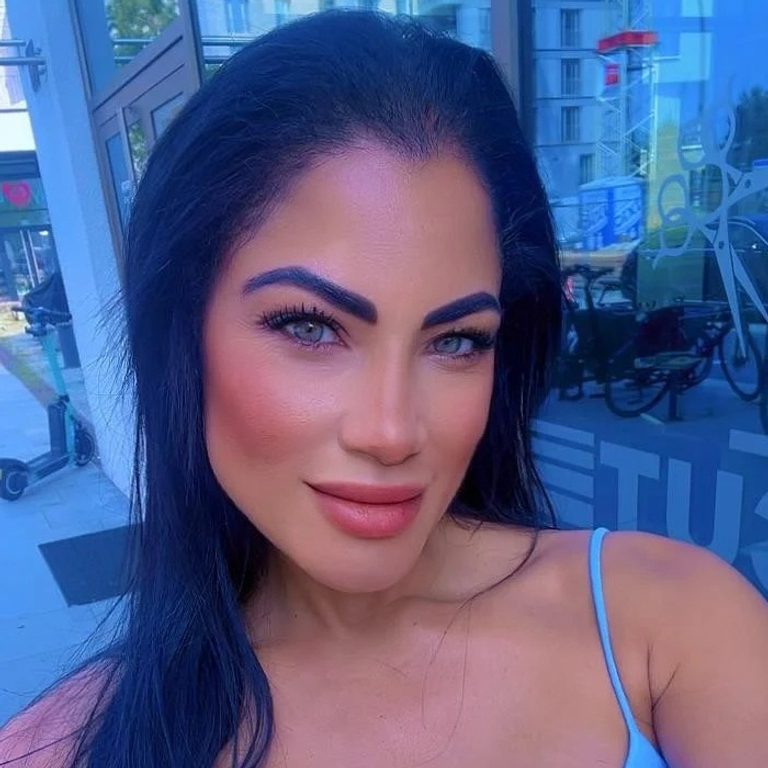 Valentina - steht auf Analsex