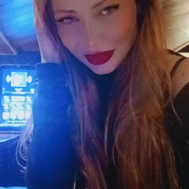 Monica - Top Skinny Anal Girl