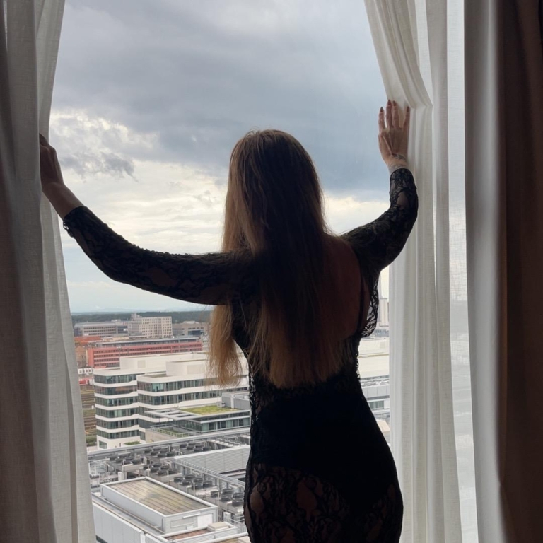 Linda - Sexy Blonde Fee