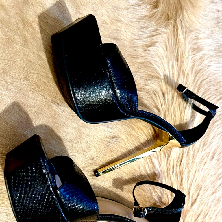 Bizarr Fee - Bizarr Fesseln BDSM