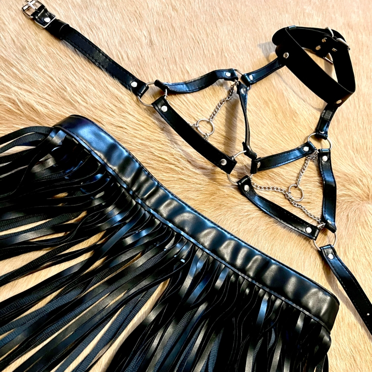 Bizarr Fee - Bizarr Fesseln BDSM