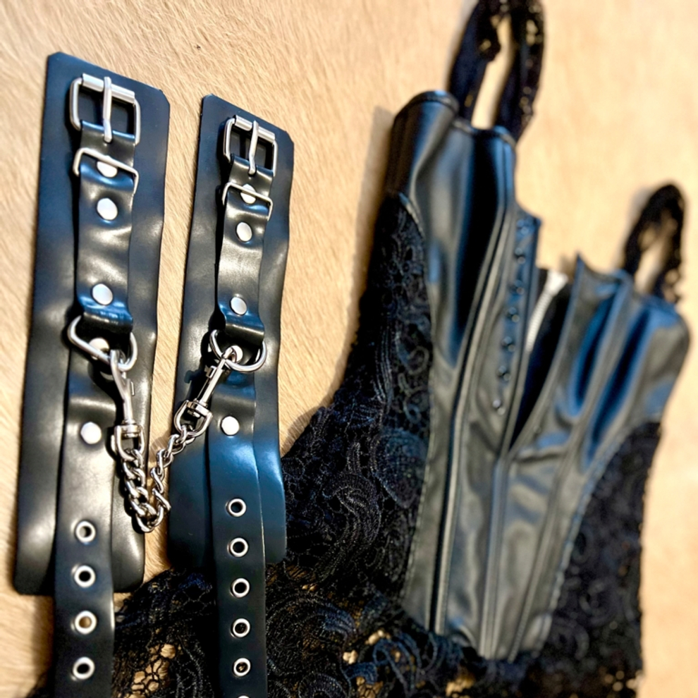 Image #28 from Bizarr Fee