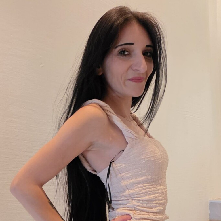 Bella - Skinny Teen-ganz eng