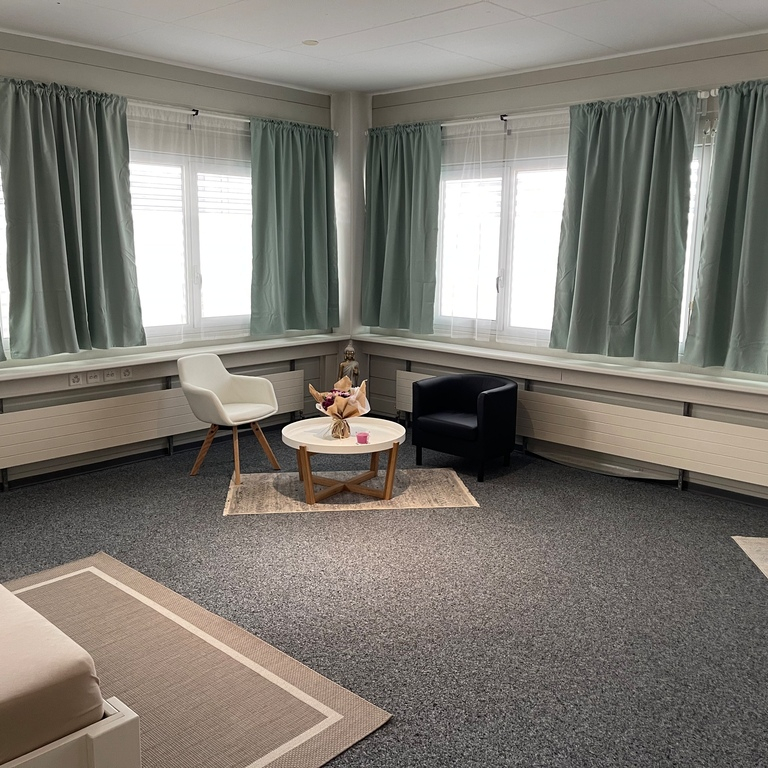 Zimmer / Rooms / Habitaciones in Gebenstorf AG