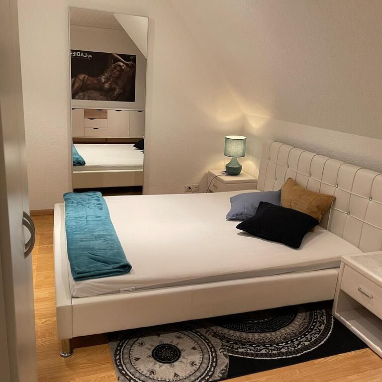 Zimmer / Rooms / Habitaciones in Muttenz BL