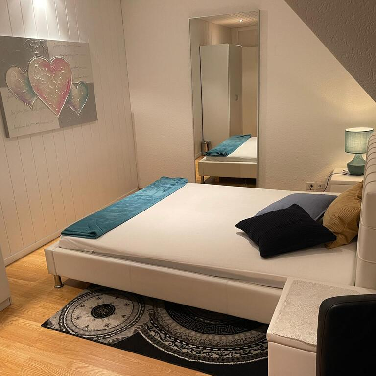 Zimmer / Rooms / Habitaciones in Muttenz BL