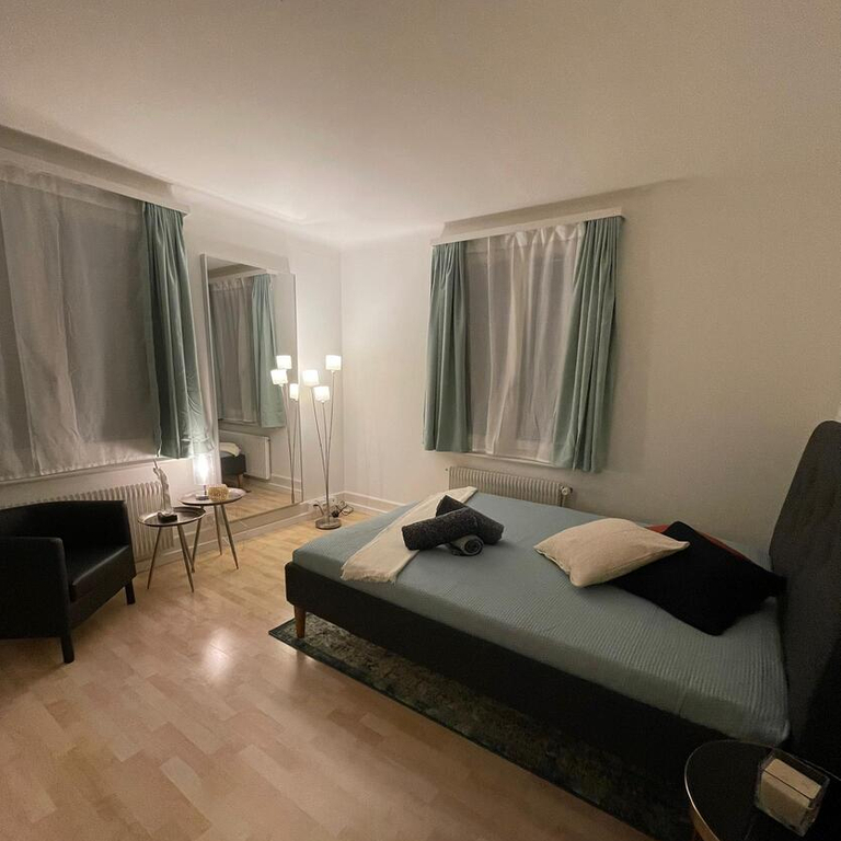 Zimmer / Rooms / Habitaciones in Muttenz BL