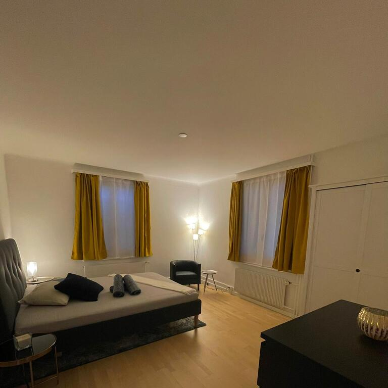 Zimmer / Rooms / Habitaciones in Muttenz BL