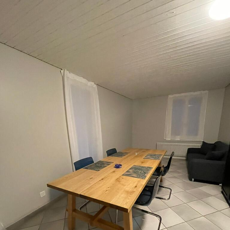 Zimmer / Rooms / Habitaciones in Muttenz BL