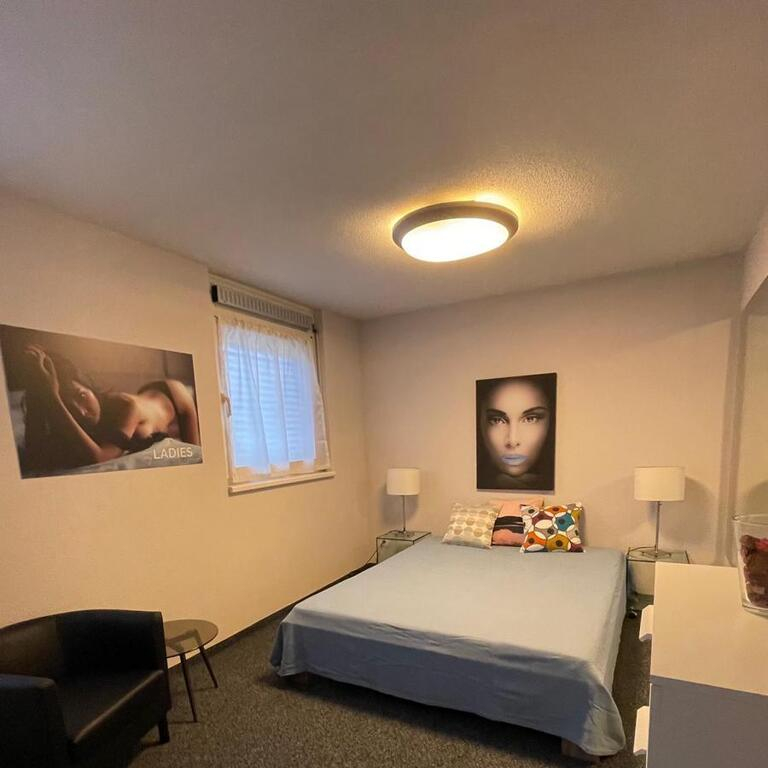 Zimmer / Rooms / Habitaciones in Baden Aargau