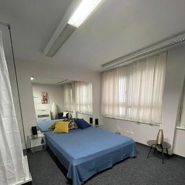 Zimmer / Rooms / Habitaciones in Baden Aargau