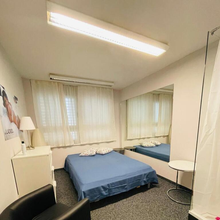 Zimmer / Rooms / Habitaciones in Baden Aargau