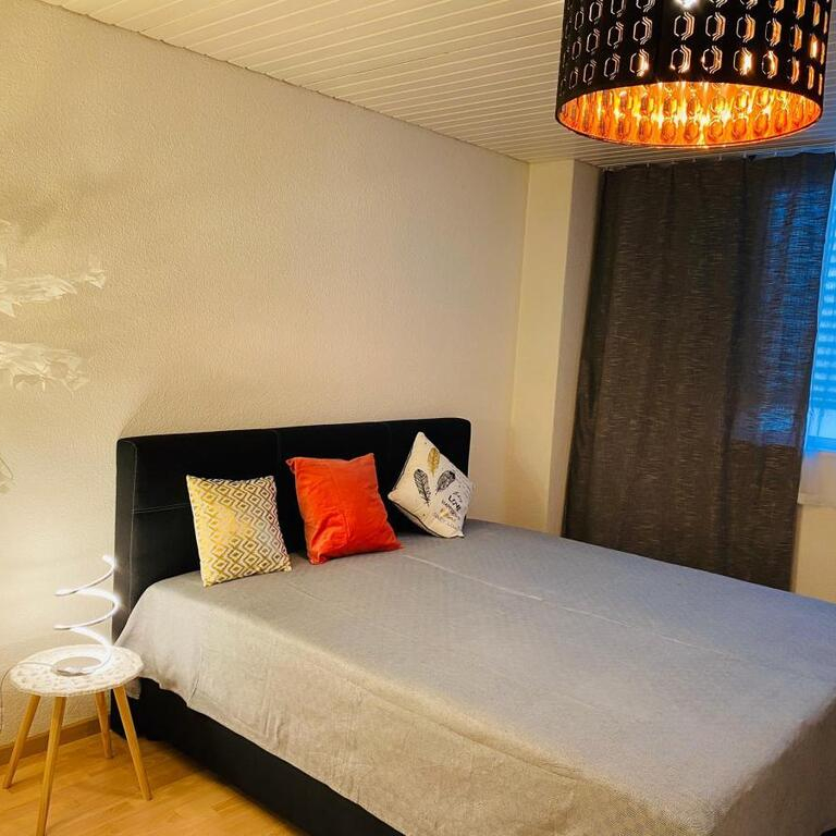 Zimmer / Rooms / Habitaciones in Baar