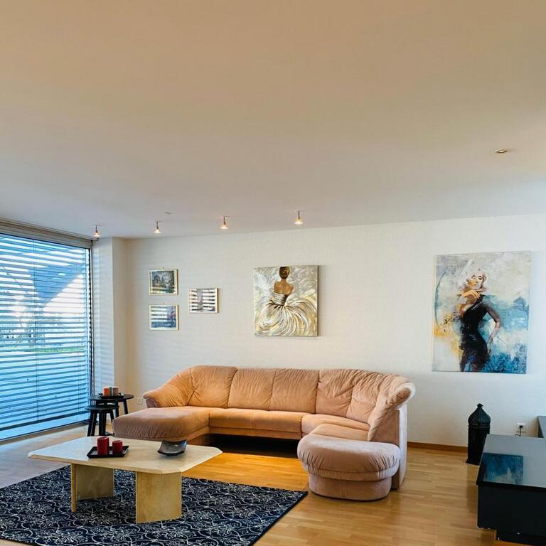 Zimmer / Rooms / Habitaciones in Baar