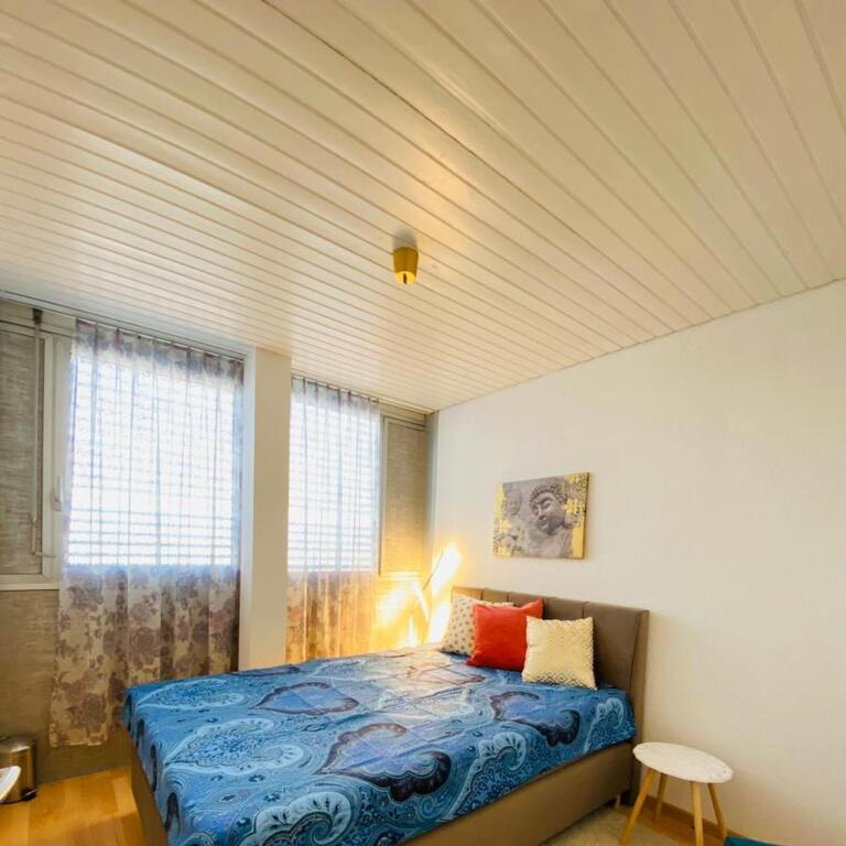 Zimmer / Rooms / Habitaciones in Baar