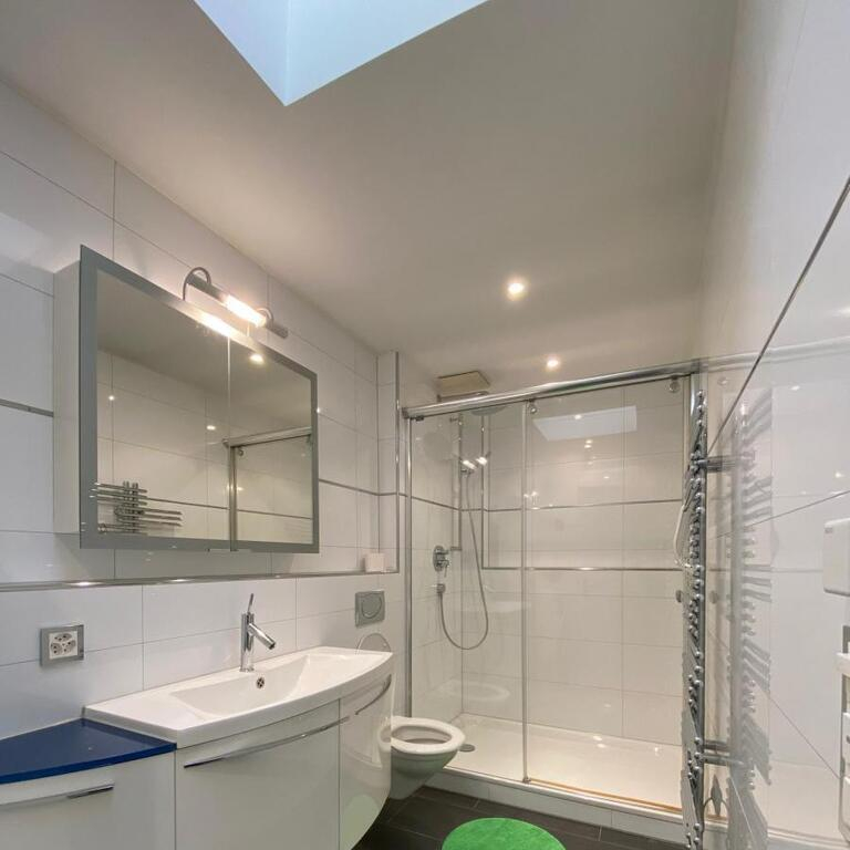 Zimmer / Rooms / Habitaciones in Baar