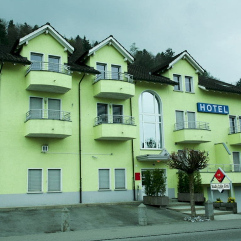 Cable Girls — 9424 Rheineck