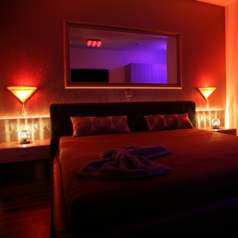 Cable Girls — 9424 Rheineck