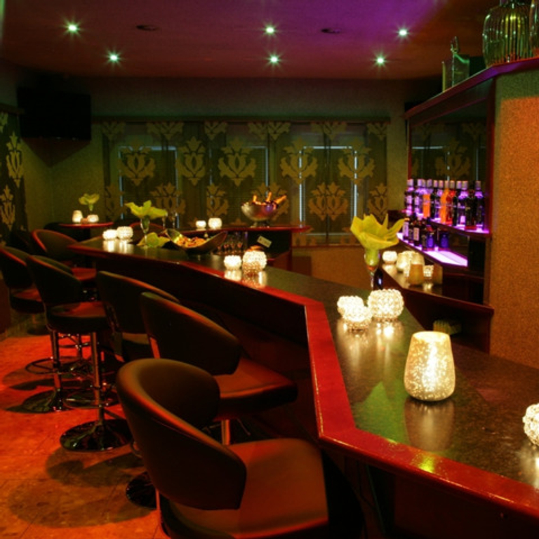 Cable Girls — 9424 Rheineck