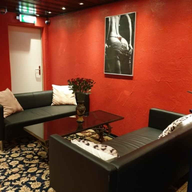 VILLA AMORE, das TOP-HAUS unter Schweizer Leitung sucht nette Girls