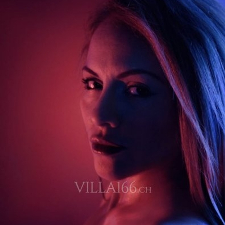 Sonya - geil und blond