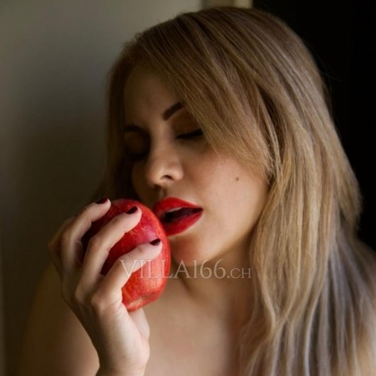 Sonya - geil und blond