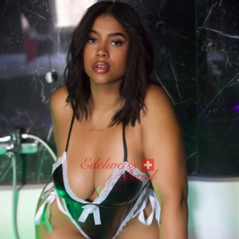 Kaily - Latina schluckt