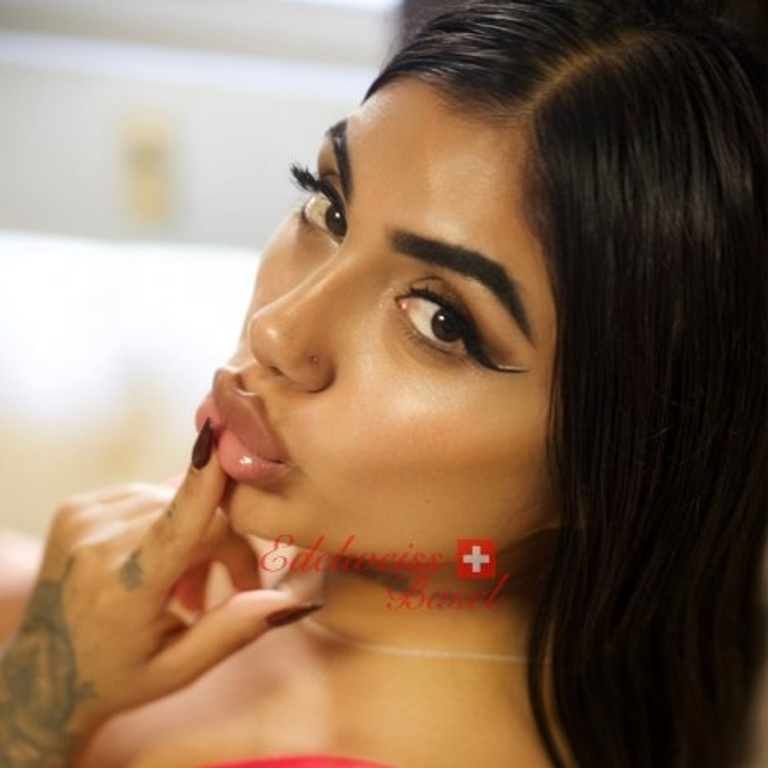 Yailin - ist verspielt🌶️