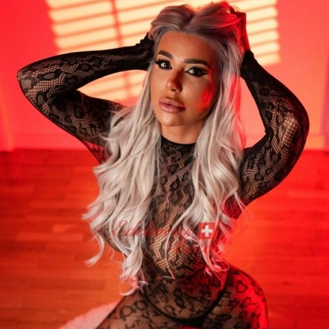 Ana - heisse Tattoobraut