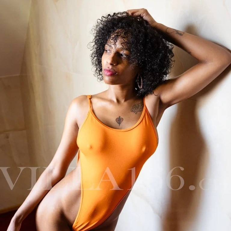 Ashley - steht auf anal