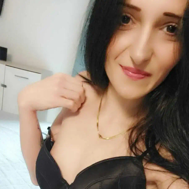 Bella - slim and hot